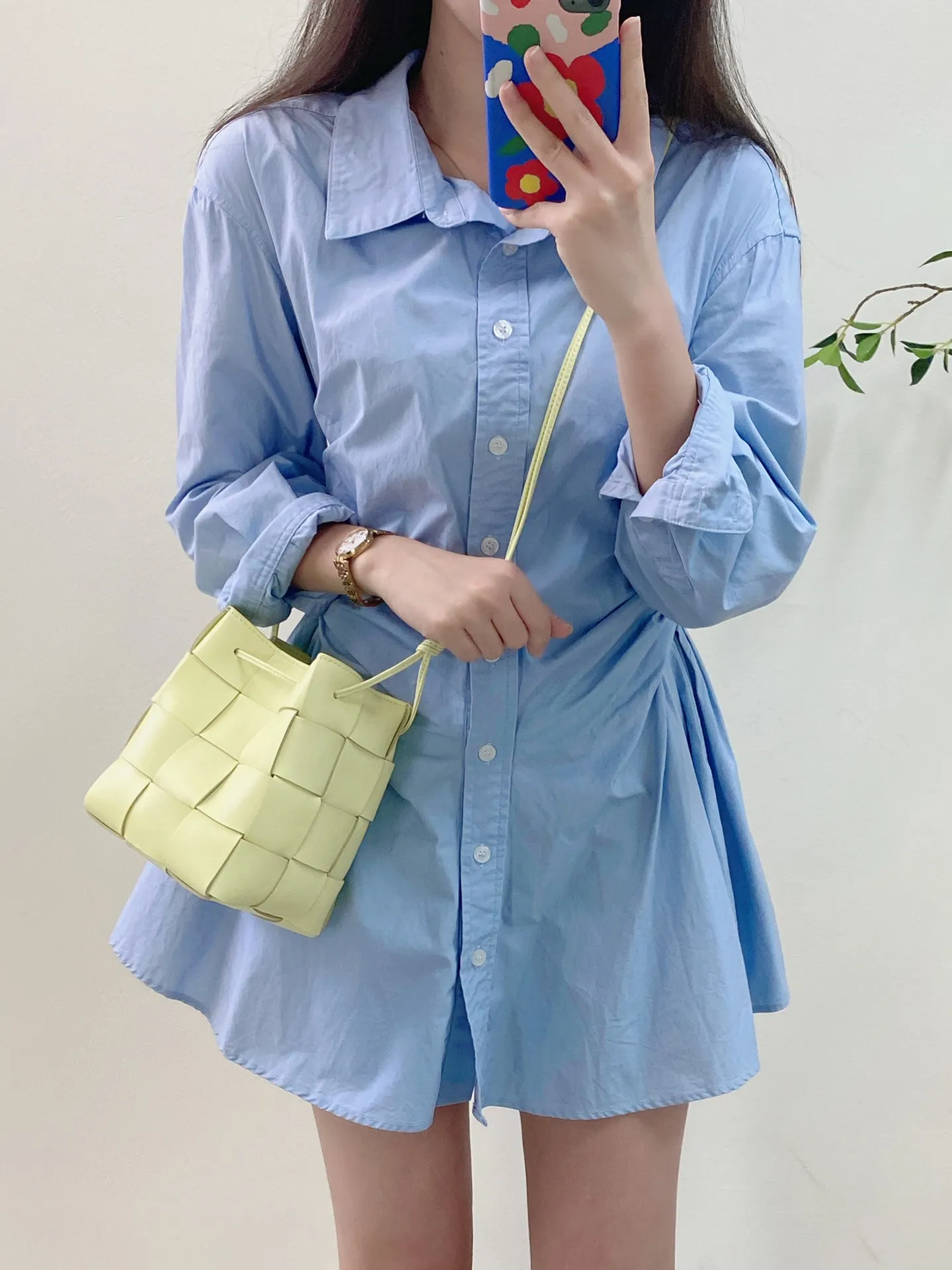 The upper body picture looks like summer~